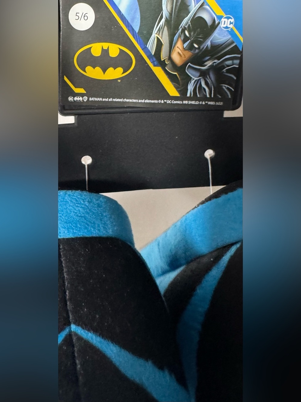 DC Comics Black and Blue Batman Plush 3d head sock Slippers grip bottoms sz 5/6 - Picture 4 of 6